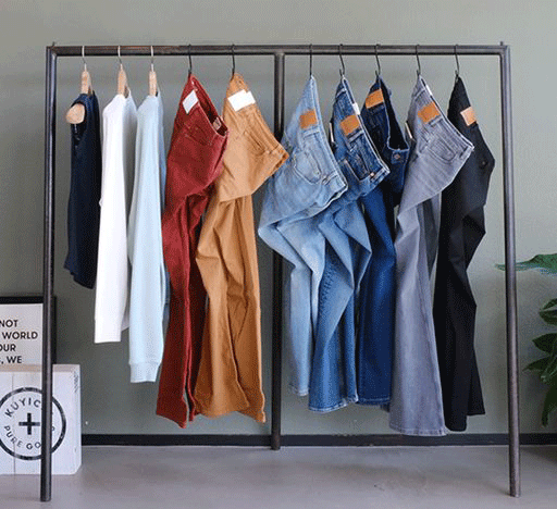 Jeans von Kuyichi auf Kleiderstange